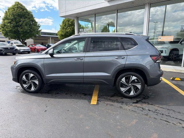 New 2026 Volkswagen Taos SE AWD/4WD image 3