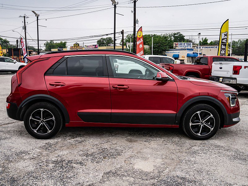 Used 2023 Kia Niro EX FWD image 4