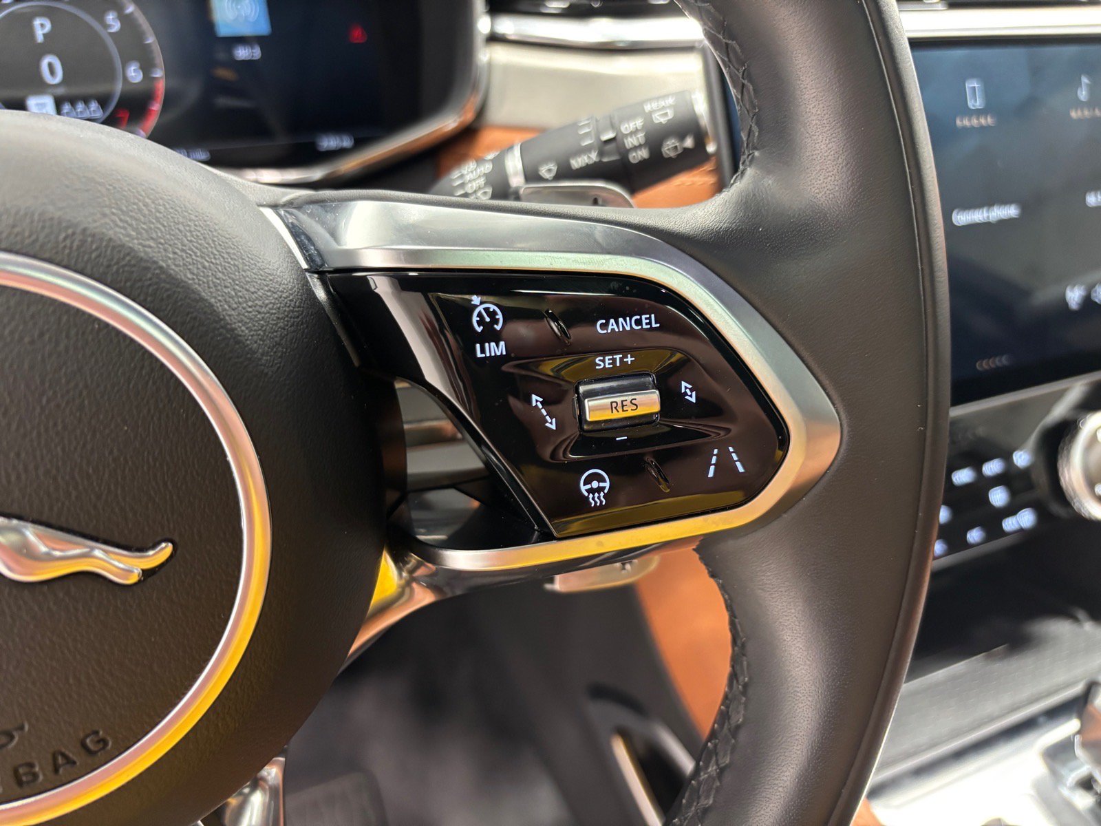 New 2025 Jaguar F-PACE R-Dynamic S AWD/4WD image 20