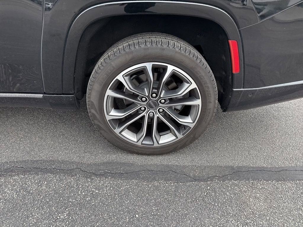 Used 2023 Jeep Grand Wagoneer L Series III w/ Rear Seat Video Group 1 image 6