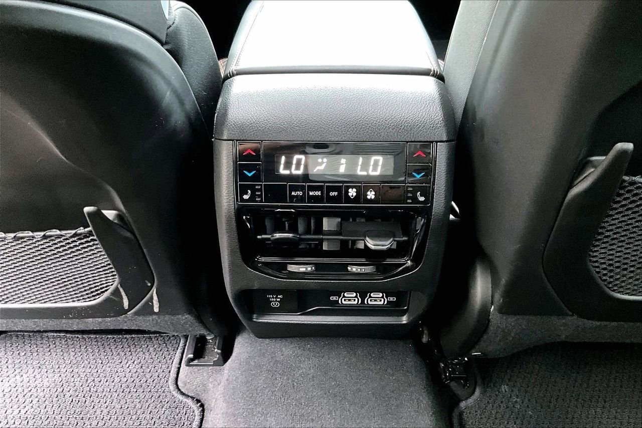 Used 2025 Jeep Grand Cherokee Summit AWD/4WD image 17