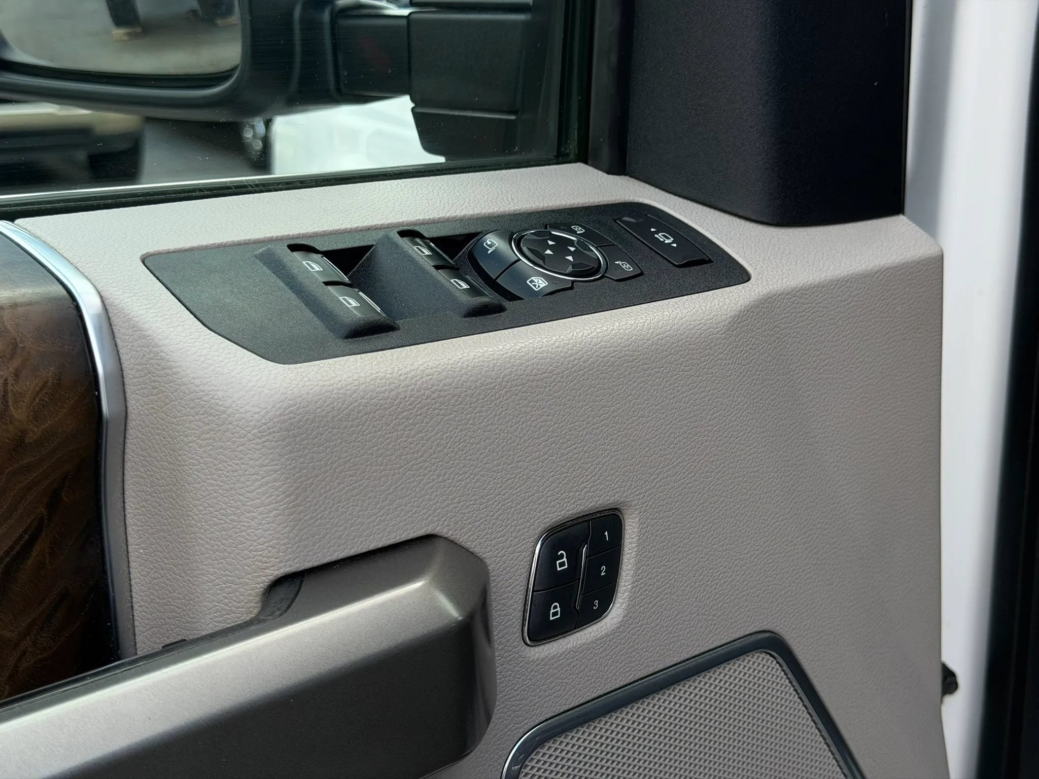 Used 2019 Ford F250 Limited AWD/4WD image 19