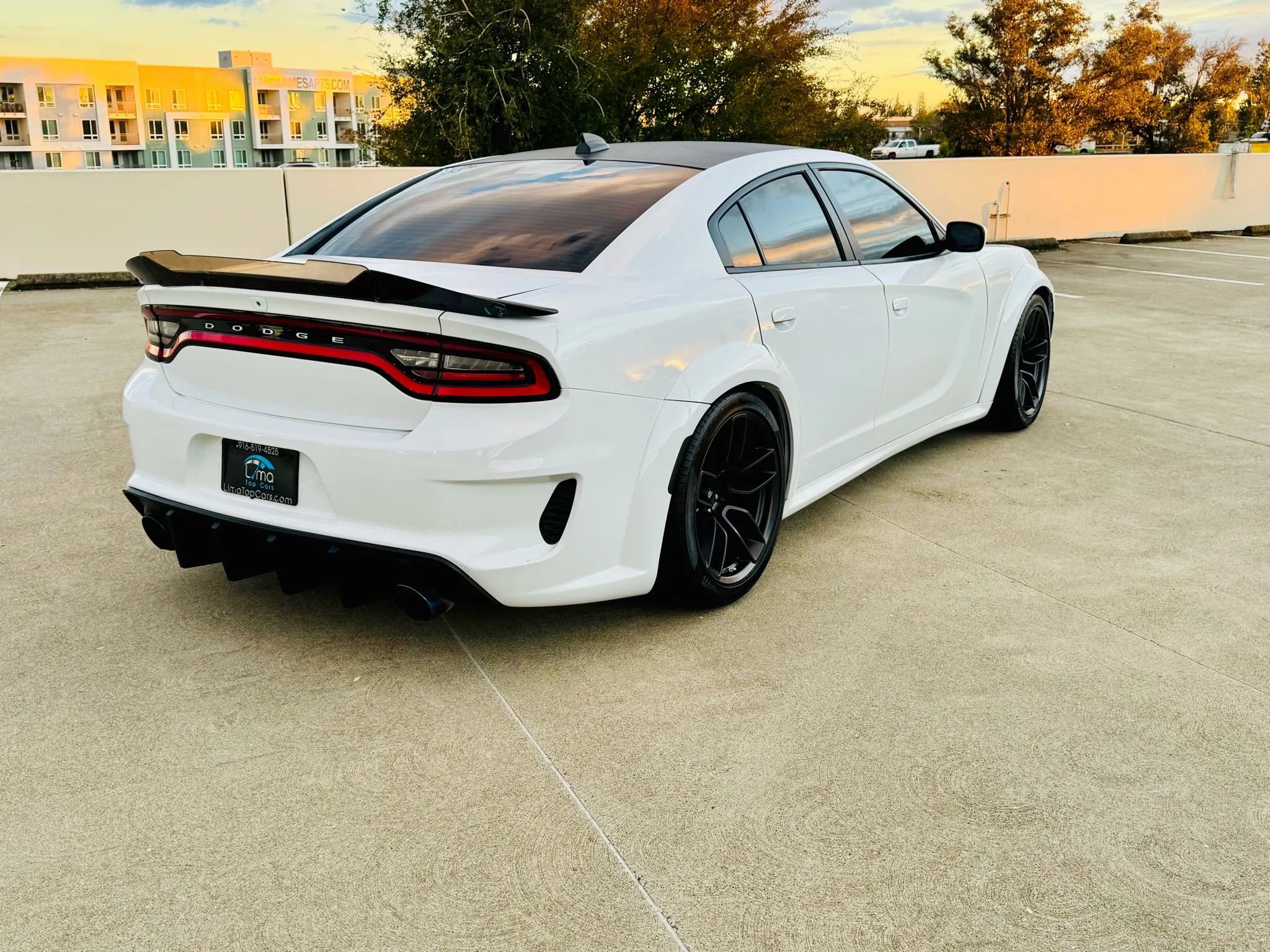 Used 2017 Dodge Charger R/T RWD image 9