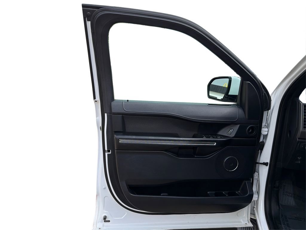 Used 2020 Ford Expedition XLT image 20