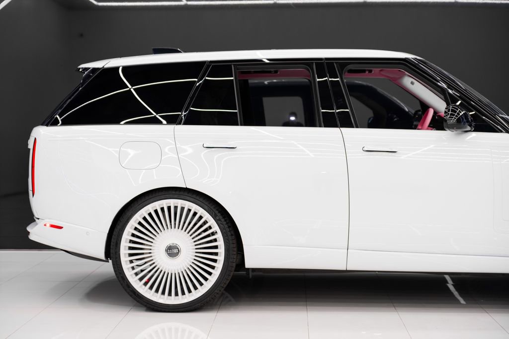 Used 2025 Land Rover Range Rover SE image 9