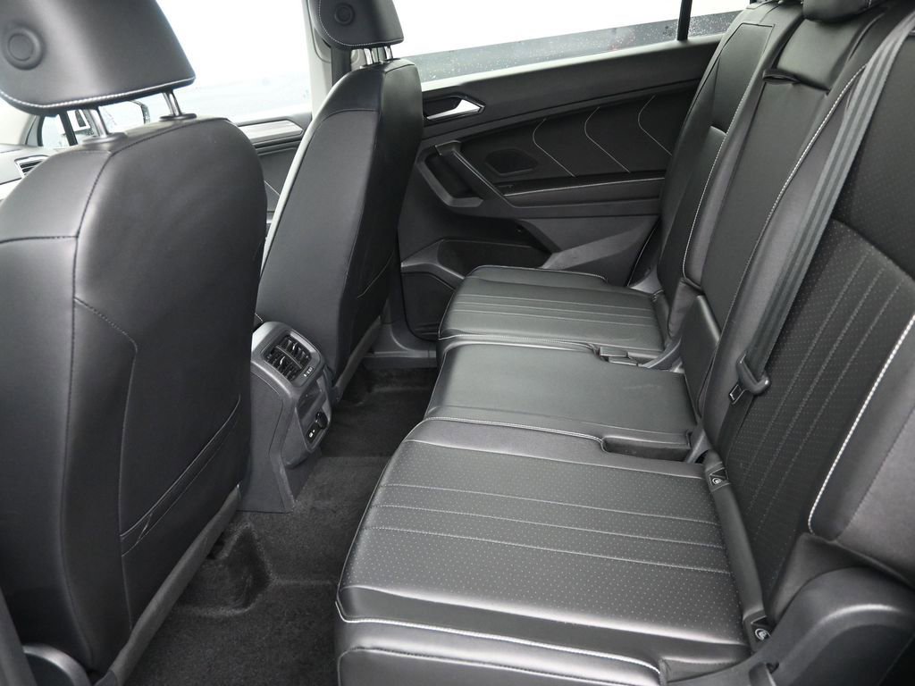 Used 2024 Volkswagen Tiguan SE FWD image 13