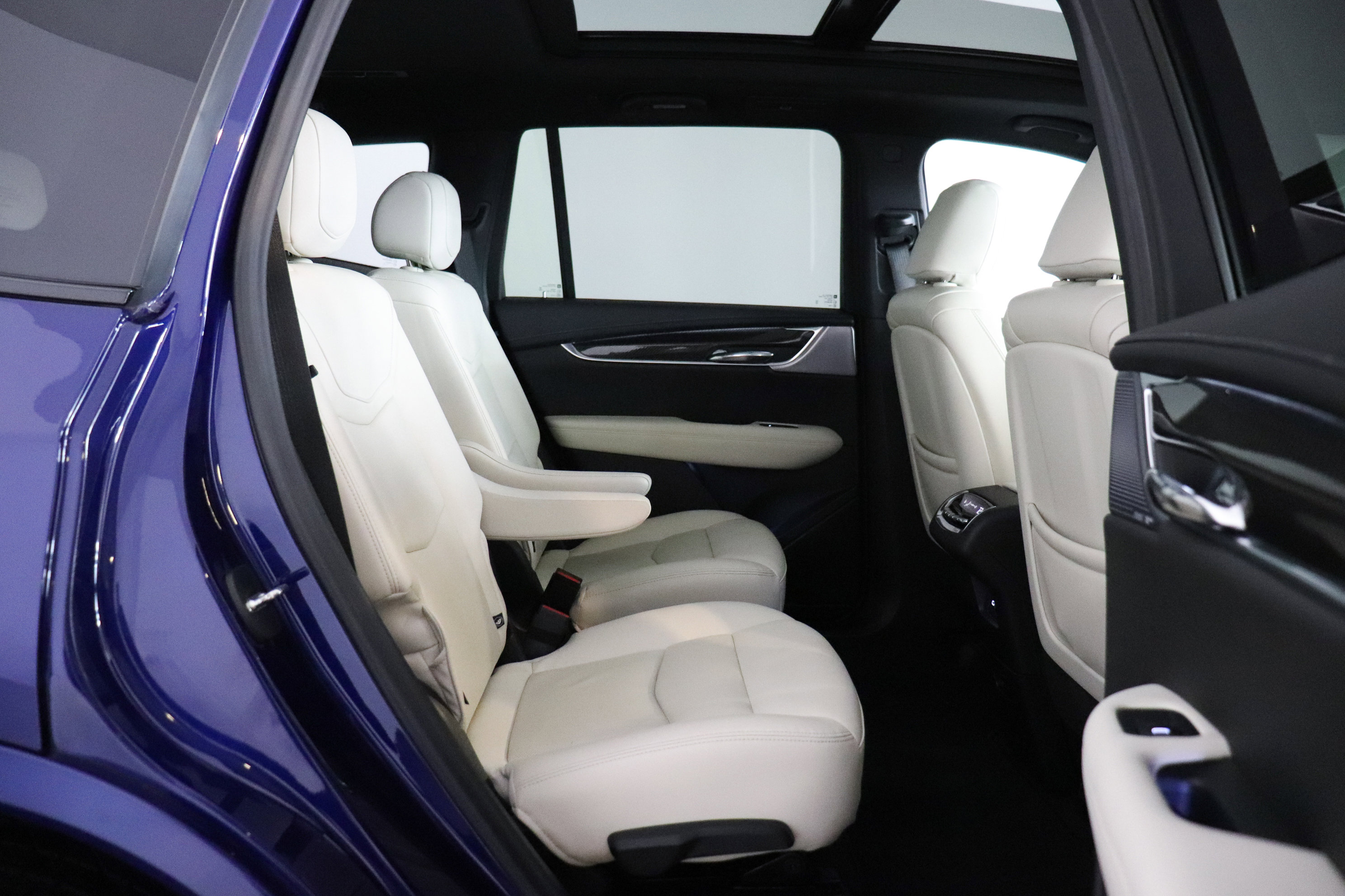 Used 2023 Cadillac XT6 Sport w/ Technology Package image 22