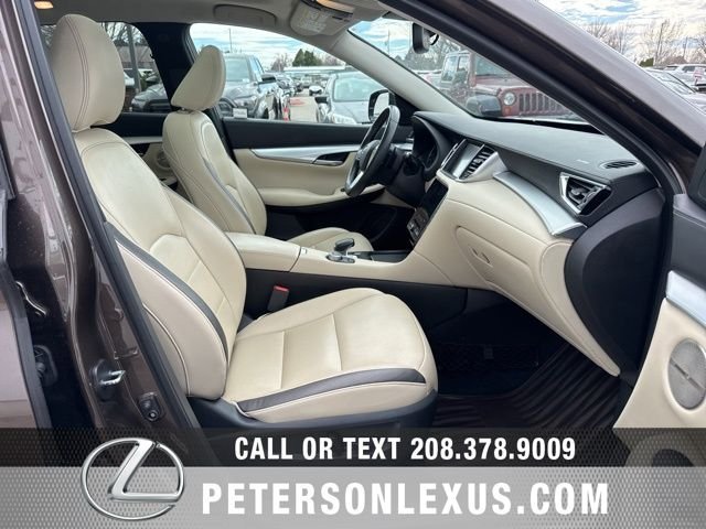 Used 2019 INFINITI QX50 Essential w/ Premium Heat Package image 13