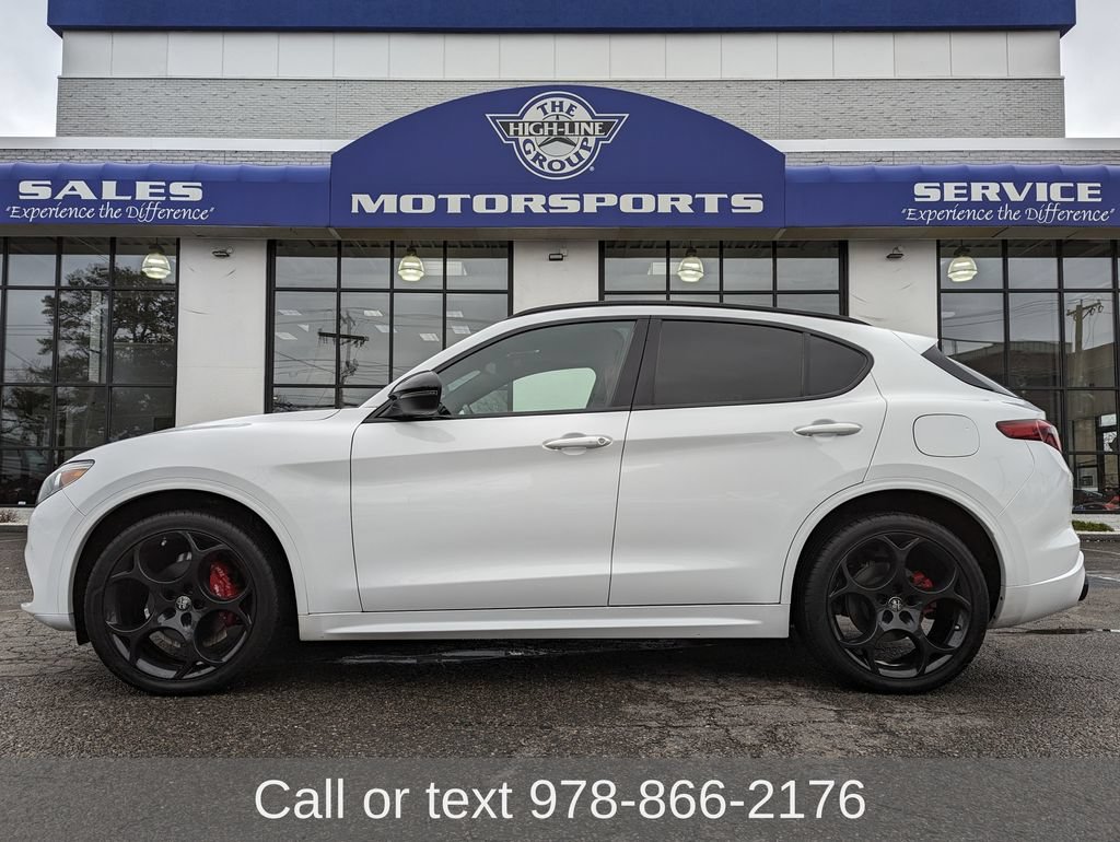Used 2022 Alfa Romeo Stelvio Veloce AWD/4WD image 1