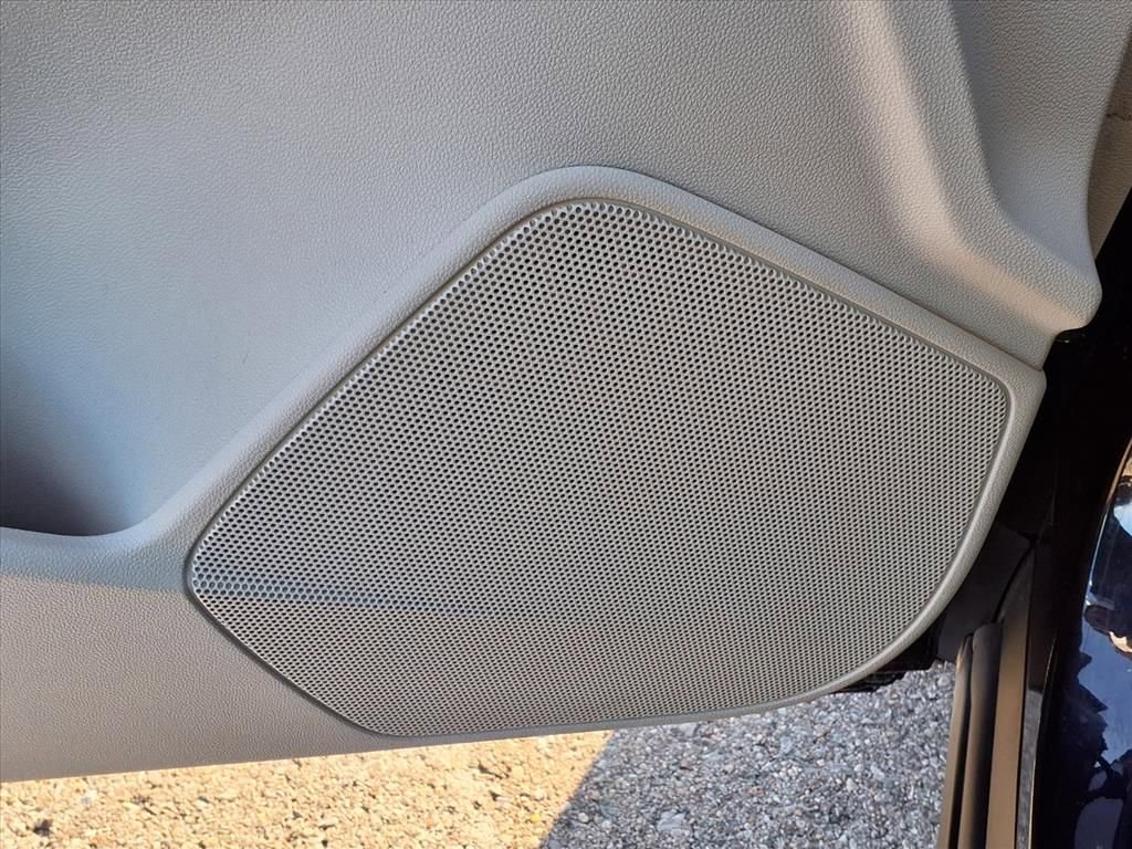 Certified 2023 Cadillac XT4 Luxury w/ Cold Weather Package image 16