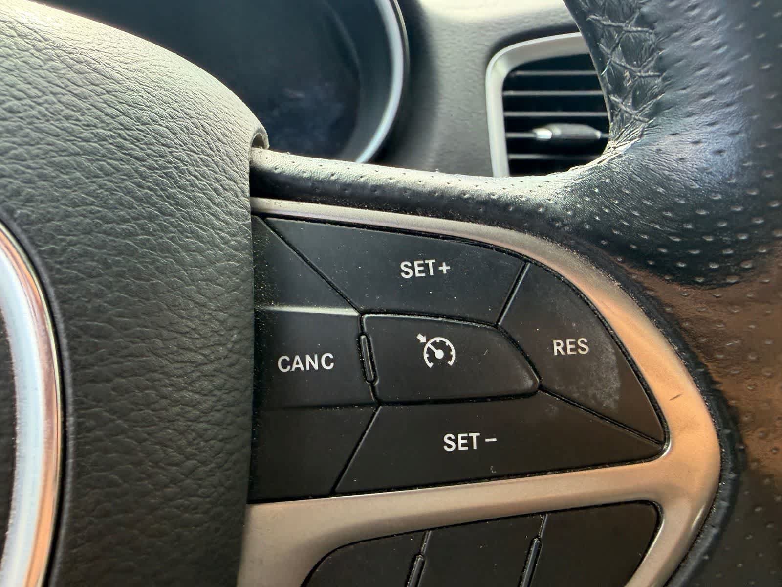 Used 2020 Dodge Durango SXT w/ 3rd Row Seating Group RWD image 10