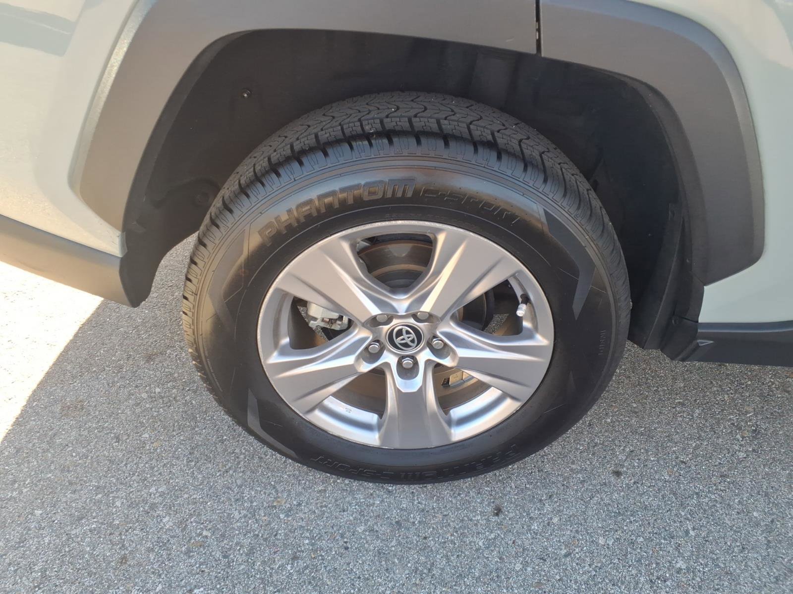 Used 2022 Toyota RAV4 XLE w/ Convenience Package image 6