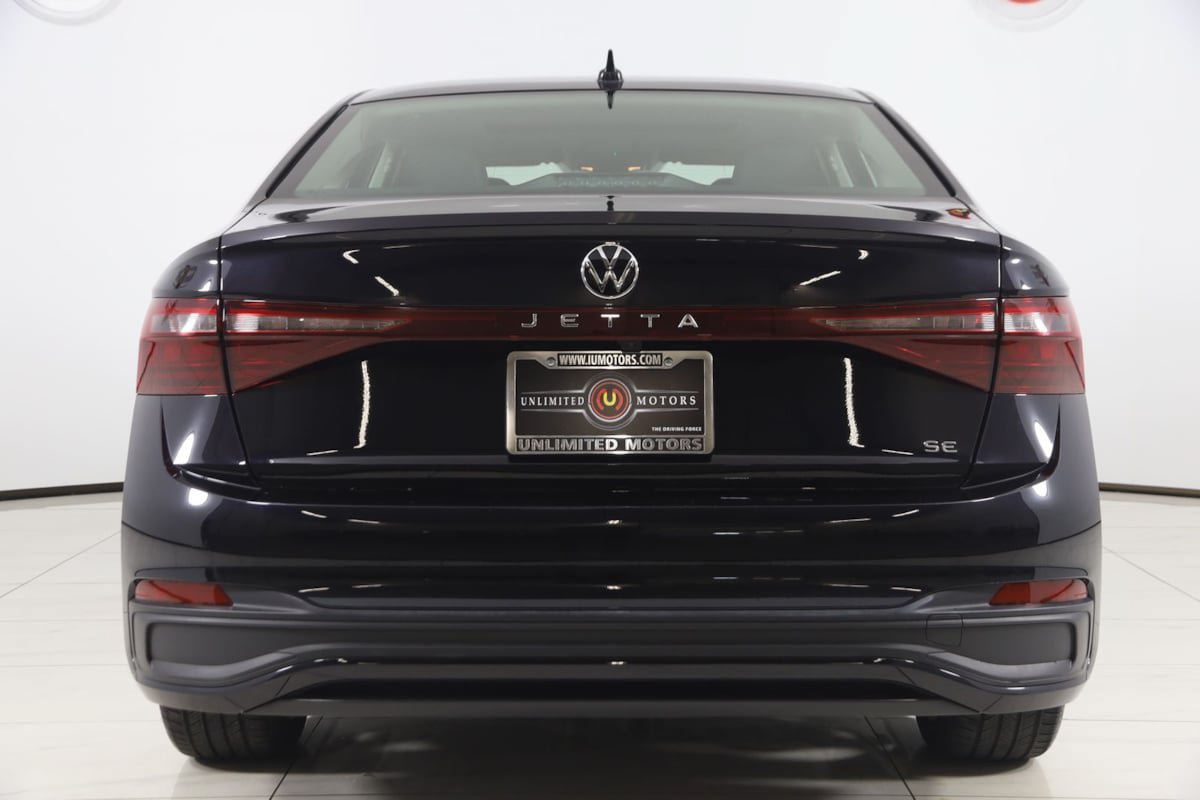 Used 2025 Volkswagen Jetta SE w/ Sunroof Package FWD image 45