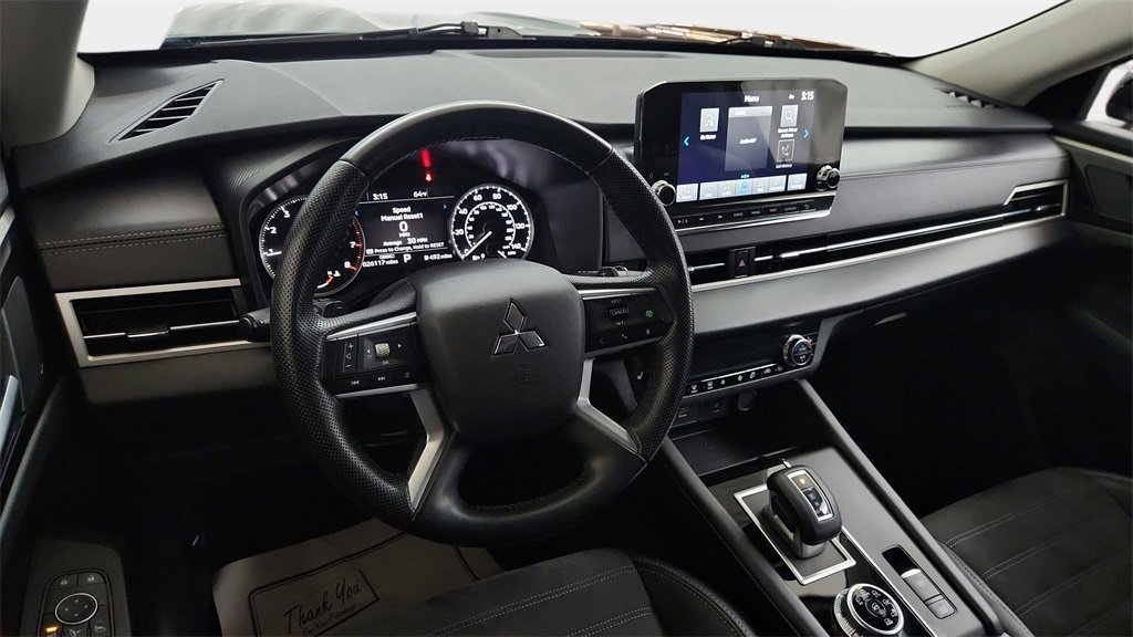 Used 2024 Mitsubishi Outlander SE image 15