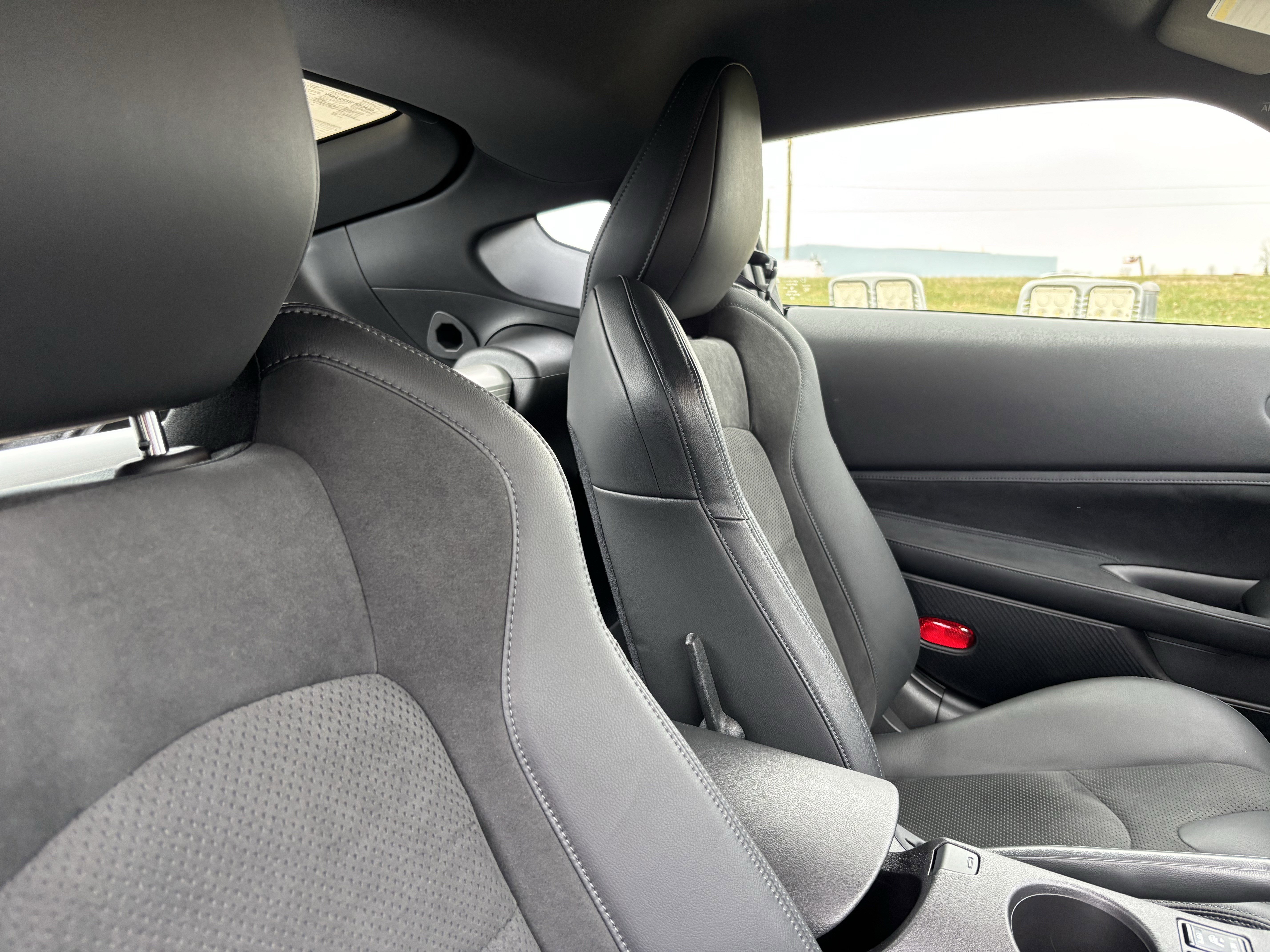 Used 2025 Nissan Z Performance w/ Floor Mat Package image 34