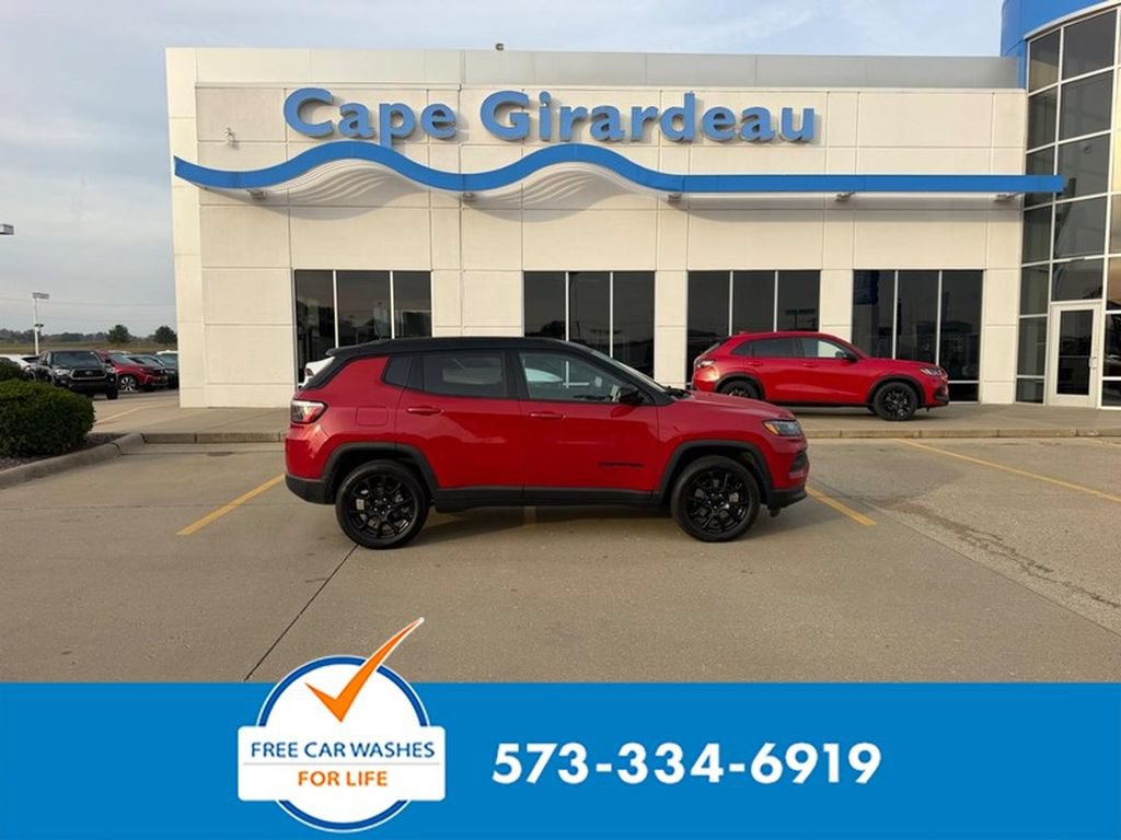 Used 2023 Jeep Compass Latitude w/ Convenience Group AWD/4WD image 1