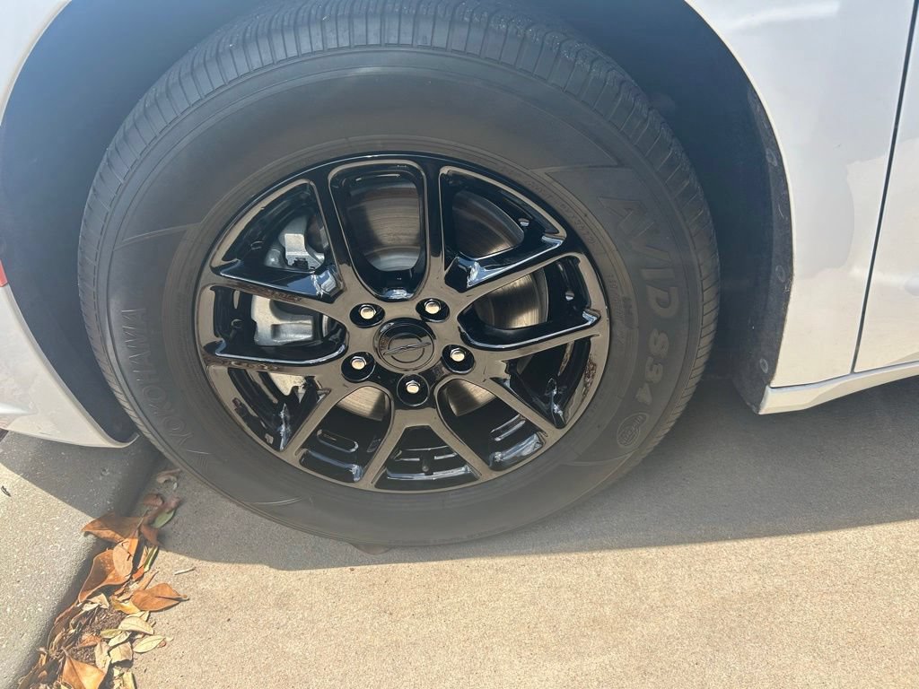 Used 2023 Chrysler Pacifica Touring-L FWD image 57