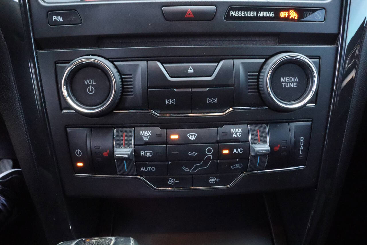 Used 2018 Ford Explorer XLT w/ Equipment Group 202A image 13