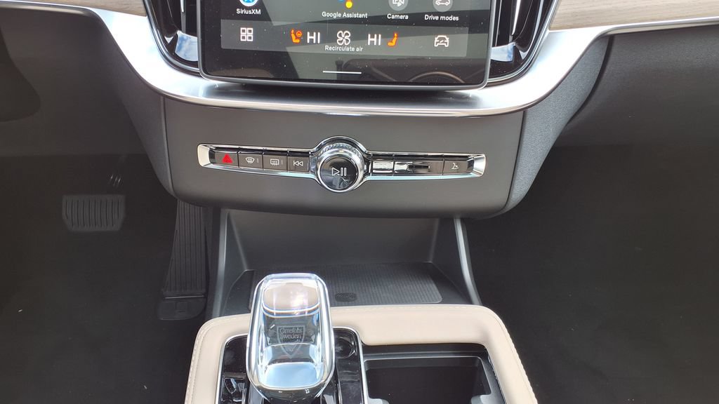 New 2026 Volvo XC90 B5 Core AWD/4WD image 23