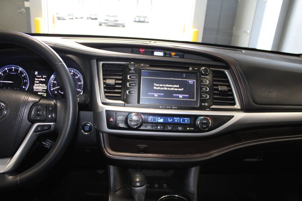 Used 2019 Toyota Highlander XLE image 24