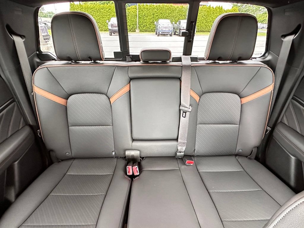 Used 2024 GMC Canyon AT4 w/ AT4 Premium Package AWD/4WD image 28