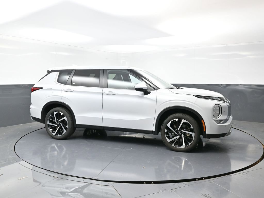 Used 2024 Mitsubishi Outlander SE image 4