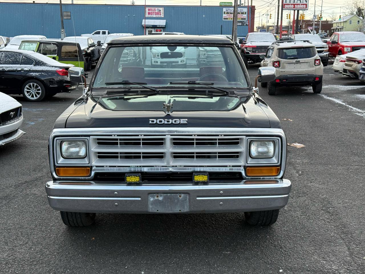 Used 1989 Dodge D/W Truck 100 RWD image 5
