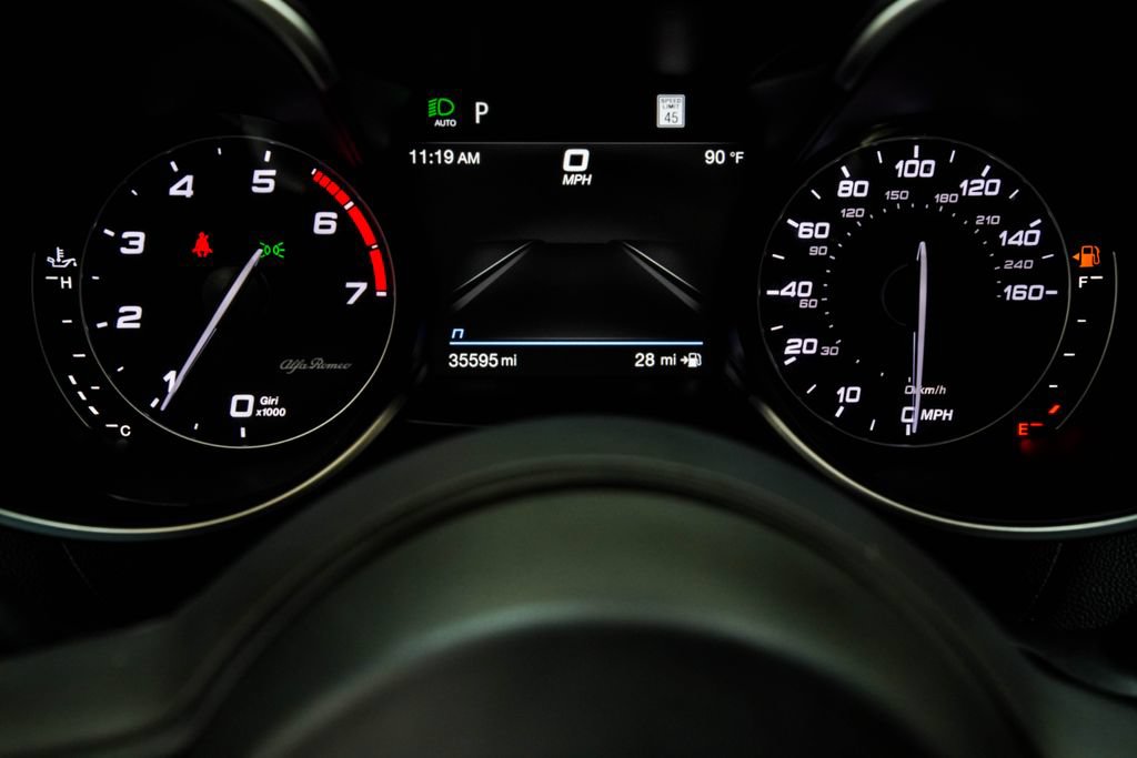 Used 2023 Alfa Romeo Giulia Veloce RWD image 35