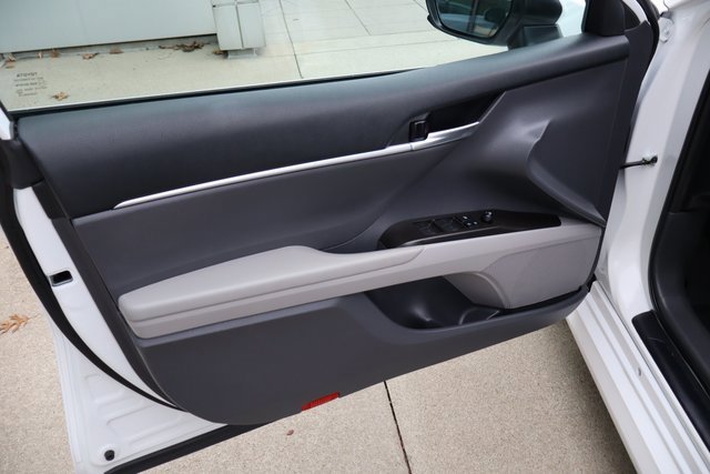 Used 2021 Toyota Camry LE image 15