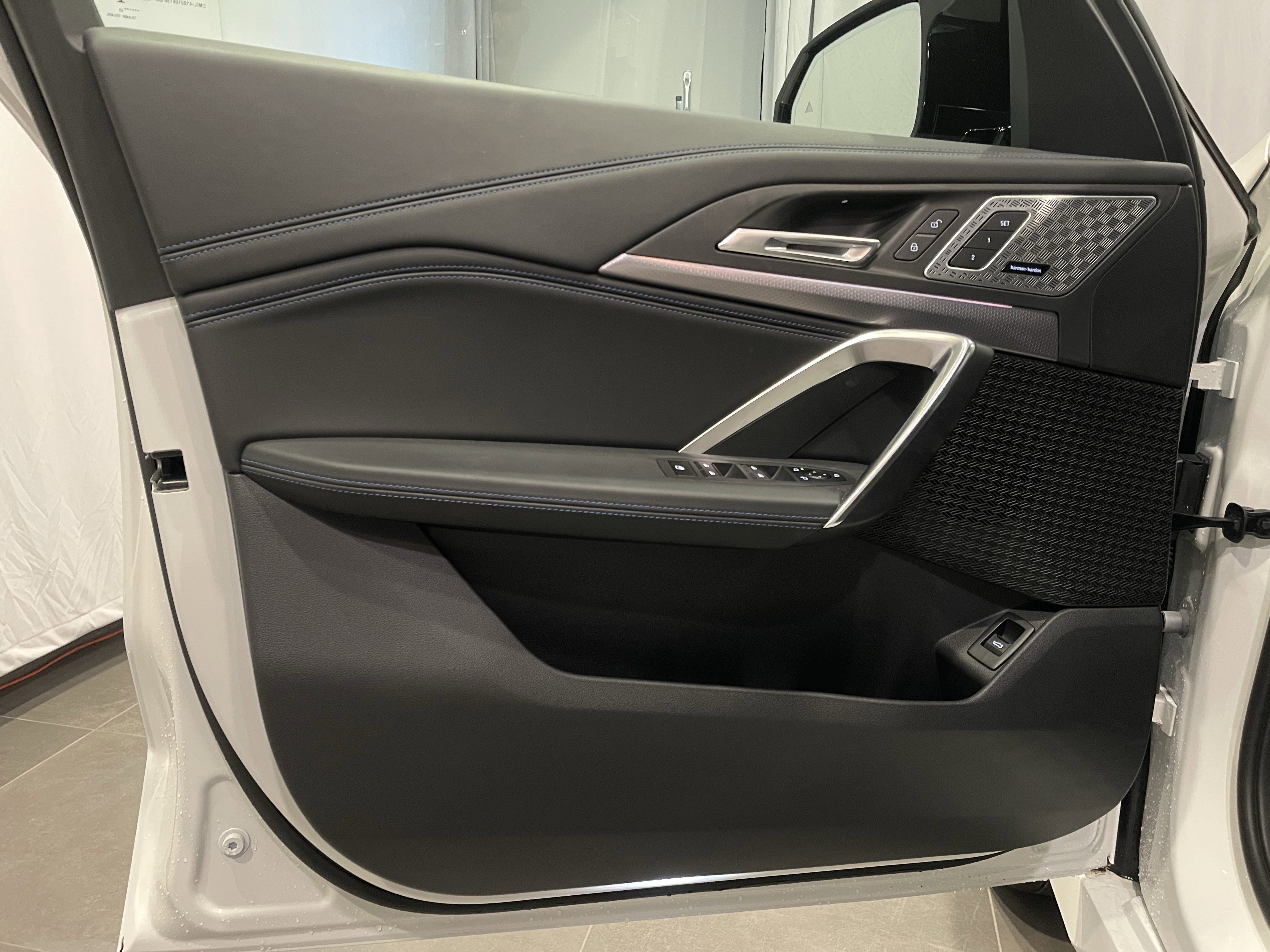 Used 2025 BMW X1 M35i w/ Premium Package image 12