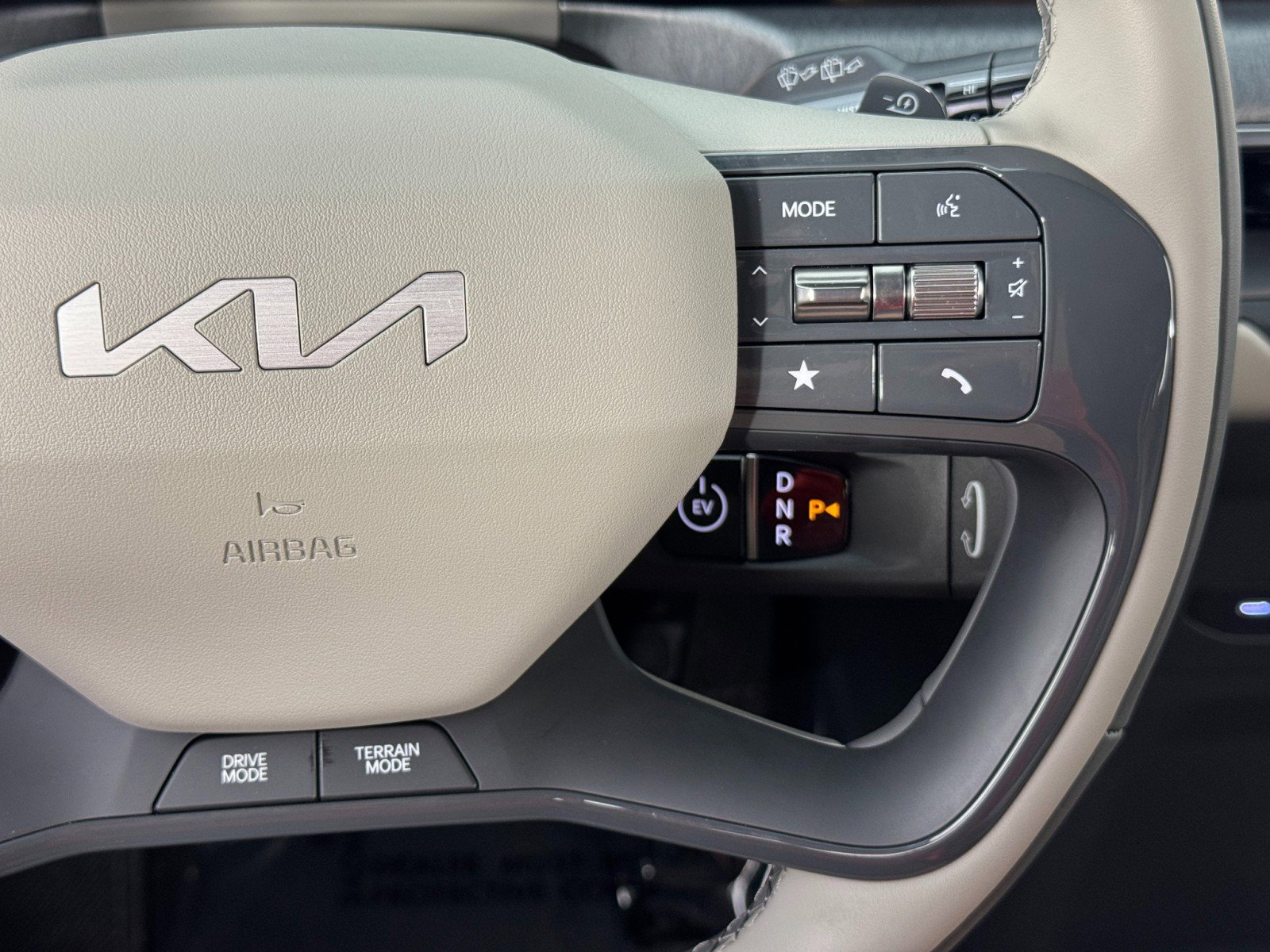 Used 2026 Kia EV9 Land image 24