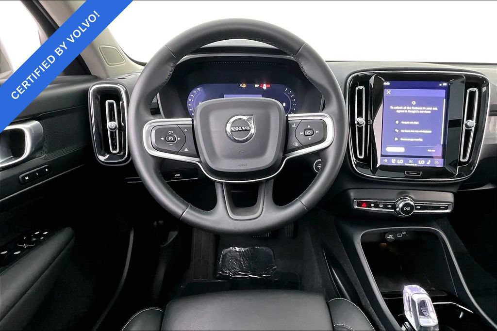 Certified 2025 Volvo XC40 B5 Plus AWD/4WD image 6