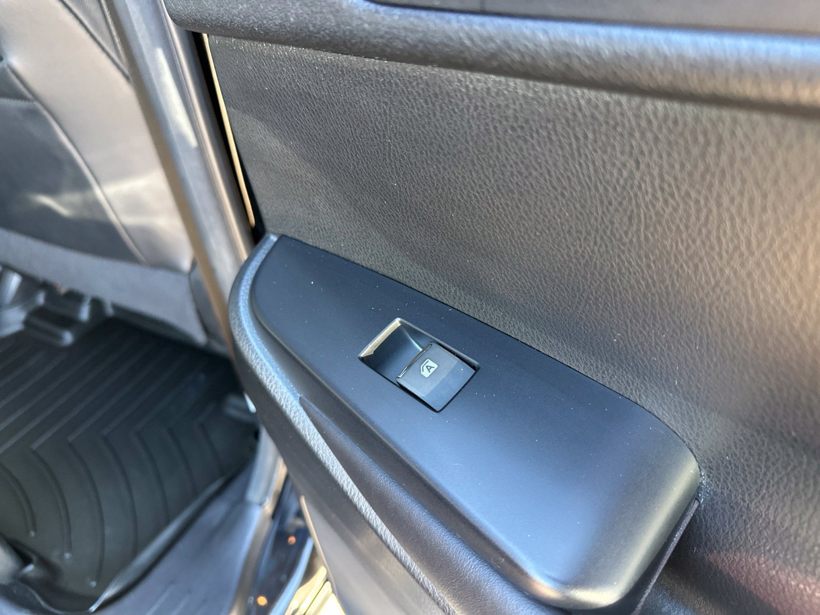 Used 2017 Toyota Highlander Limited Platinum FWD image 42