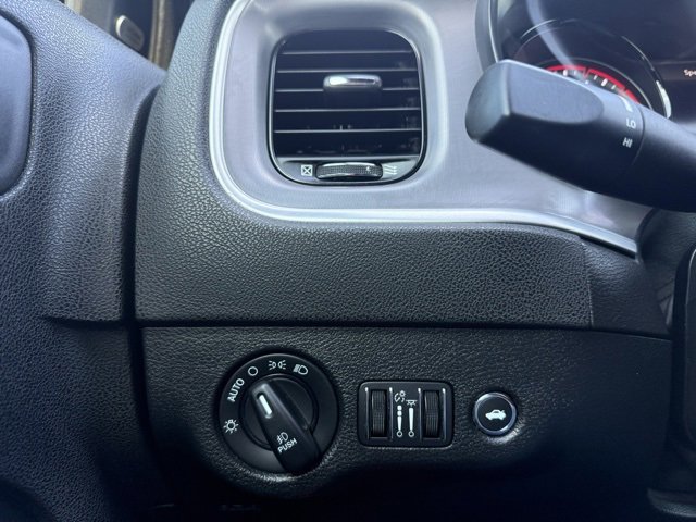 Used 2022 Dodge Charger SXT w/ Blacktop Package image 18
