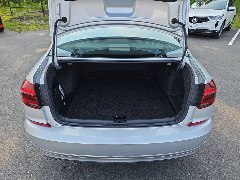 Used 2018 Volkswagen Passat 2.0T SE FWD image 22