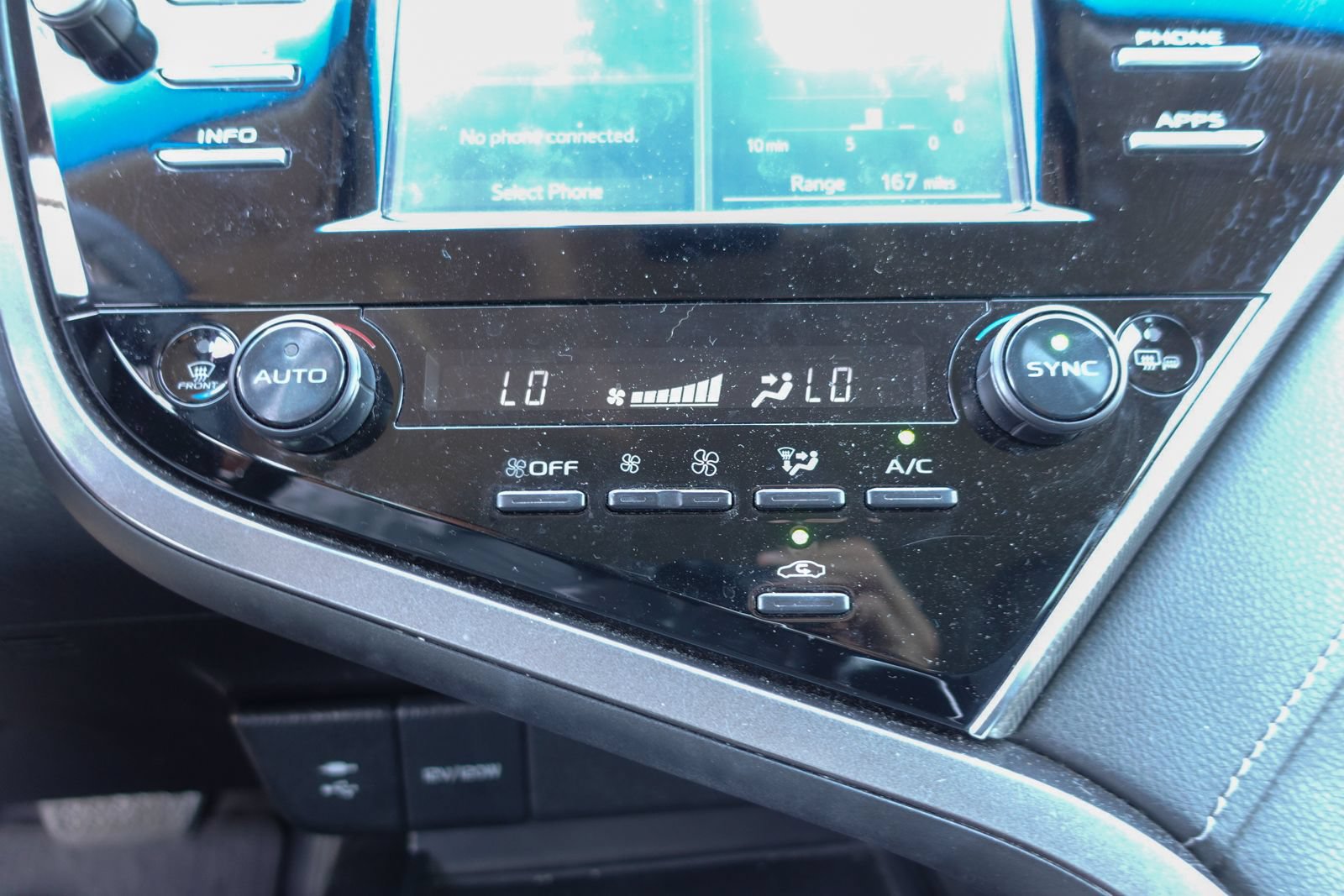 Used 2018 Toyota Camry XSE FWD image 26