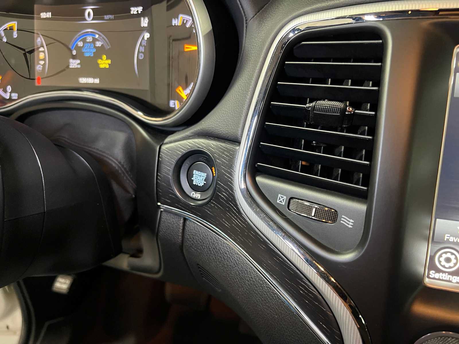 Used 2018 Jeep Grand Cherokee Summit AWD/4WD image 31