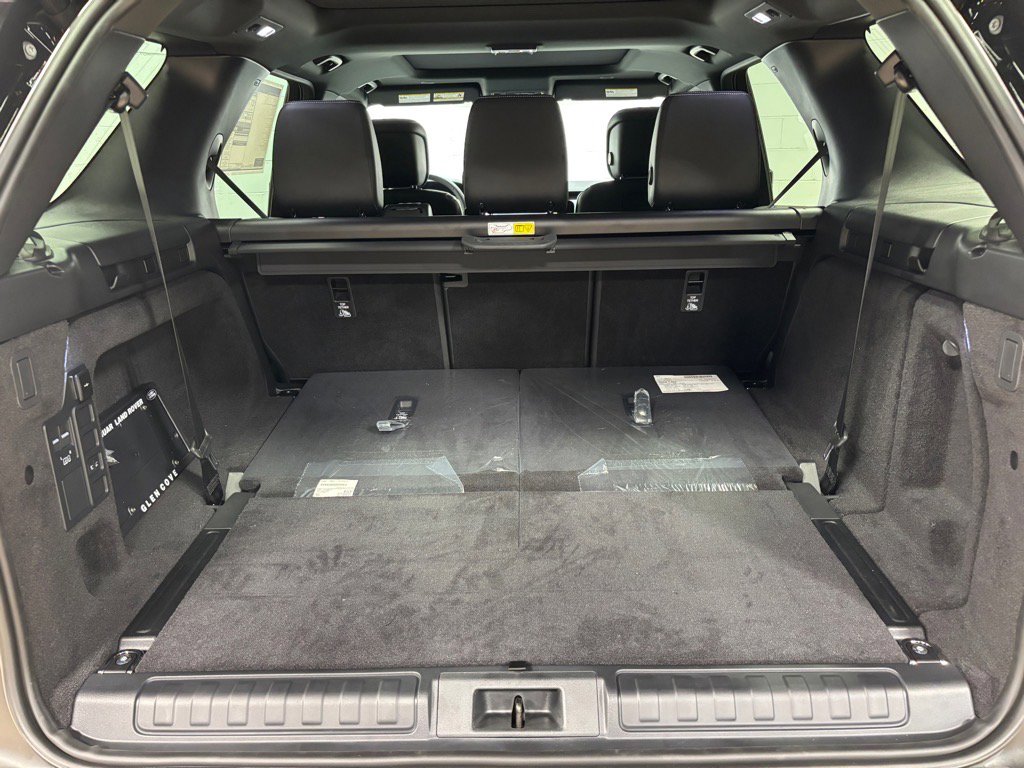 Used 2025 Land Rover Discovery S image 40