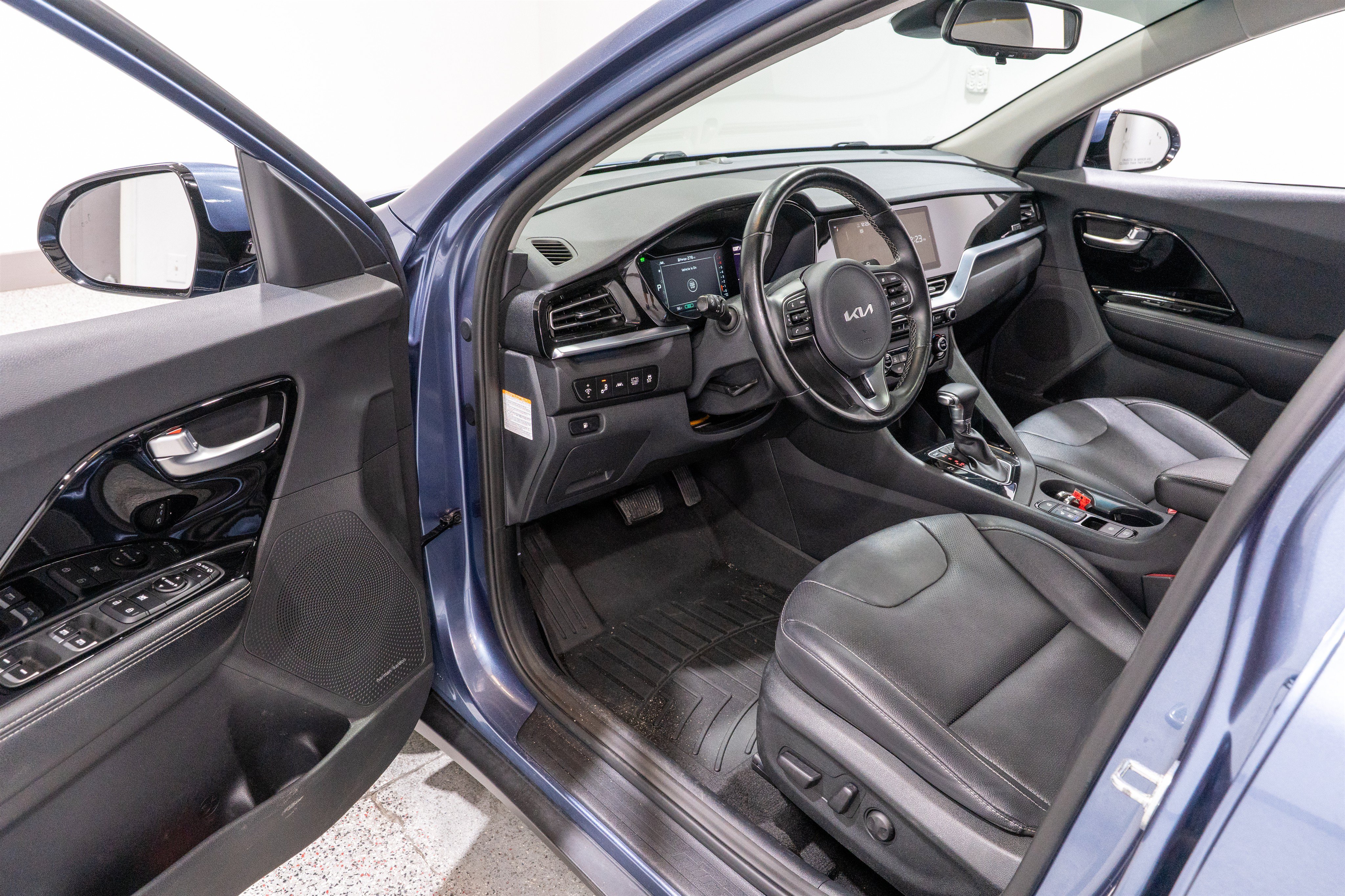 Used 2022 Kia Niro EX Premium FWD image 12
