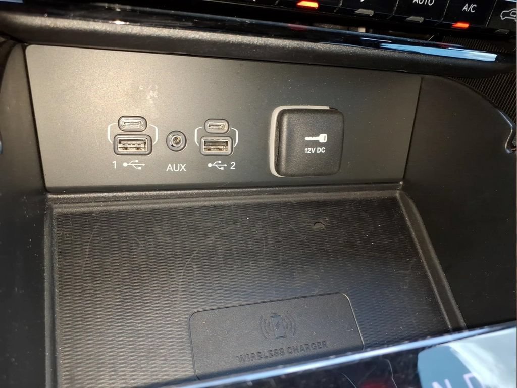 Used 2025 Jeep Grand Cherokee Altitude AWD/4WD image 10