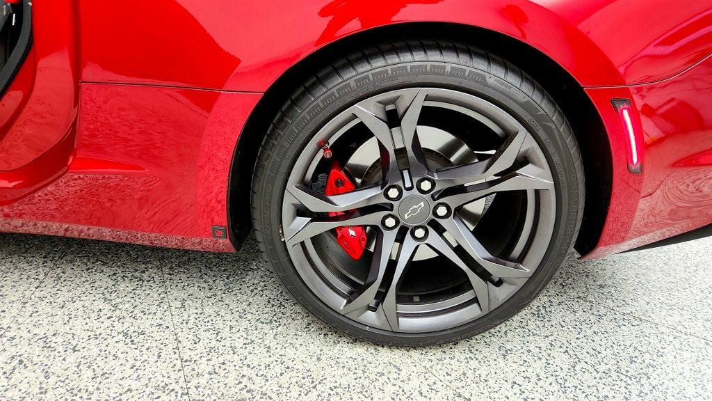 Used 2021 Chevrolet Camaro SS RWD image 9