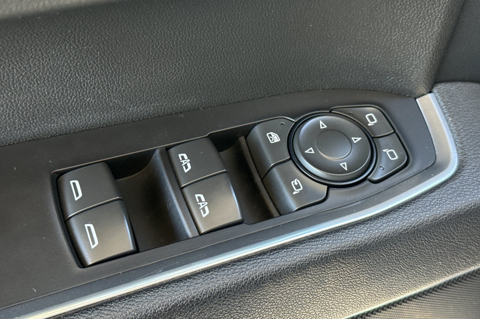 Used 2025 GMC Sierra 1500 SLT RWD image 17