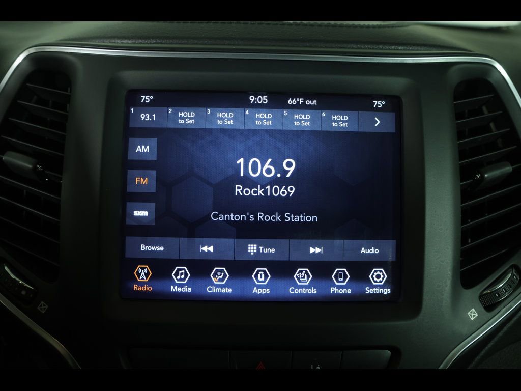Used 2022 Jeep Cherokee Latitude Lux w/ Sun & Sound Group AWD/4WD image 26