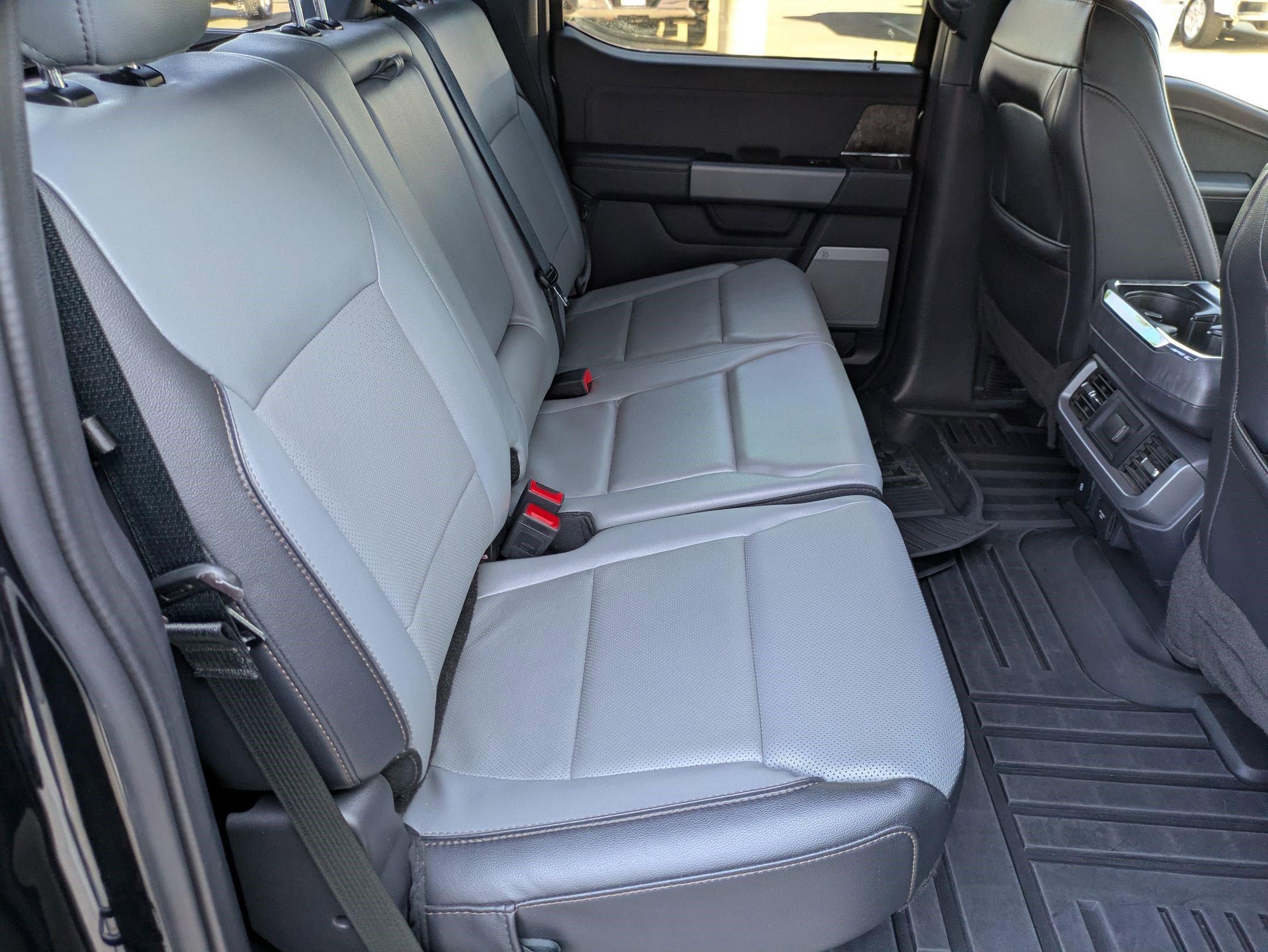 Used 2023 Ford F150 Lightning Lariat image 26