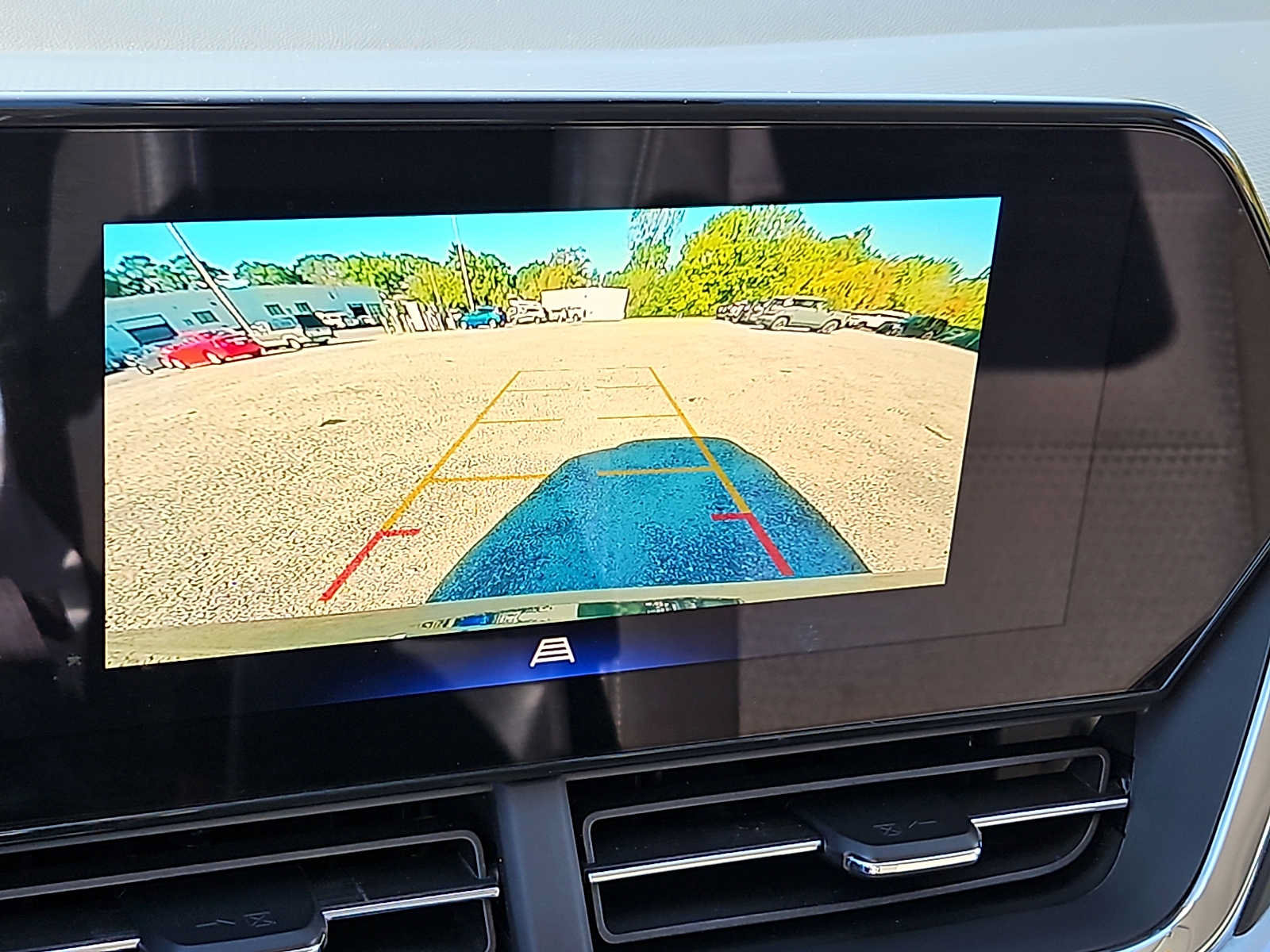 Used 2025 Chevrolet Trax LT FWD image 17