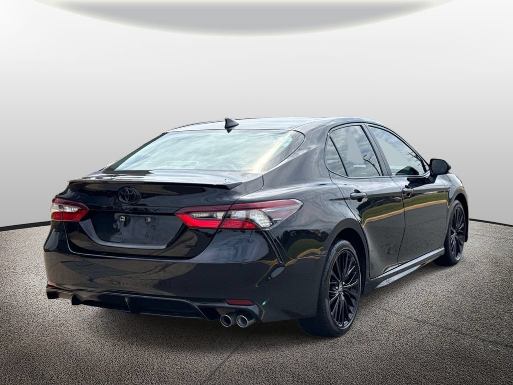 Used 2021 Toyota Camry SE FWD image 2