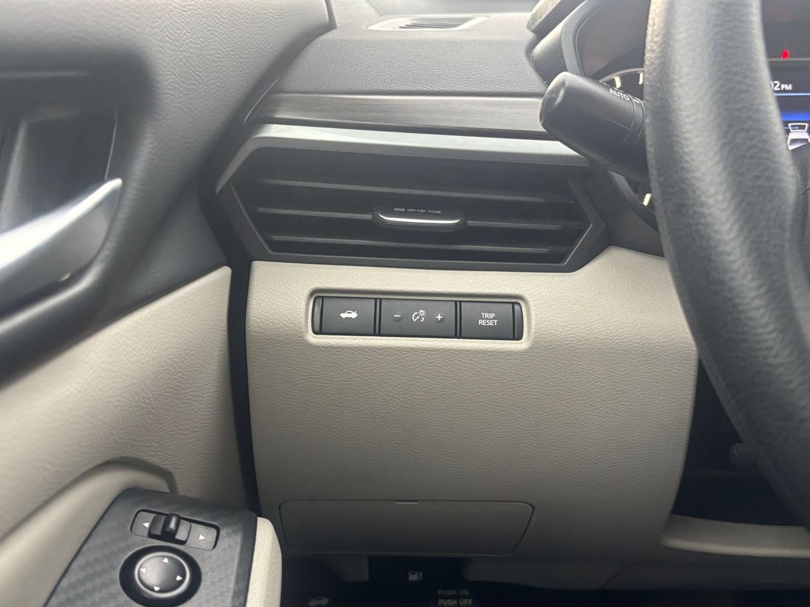 Used 2025 Nissan Altima 2.5 SV FWD image 32