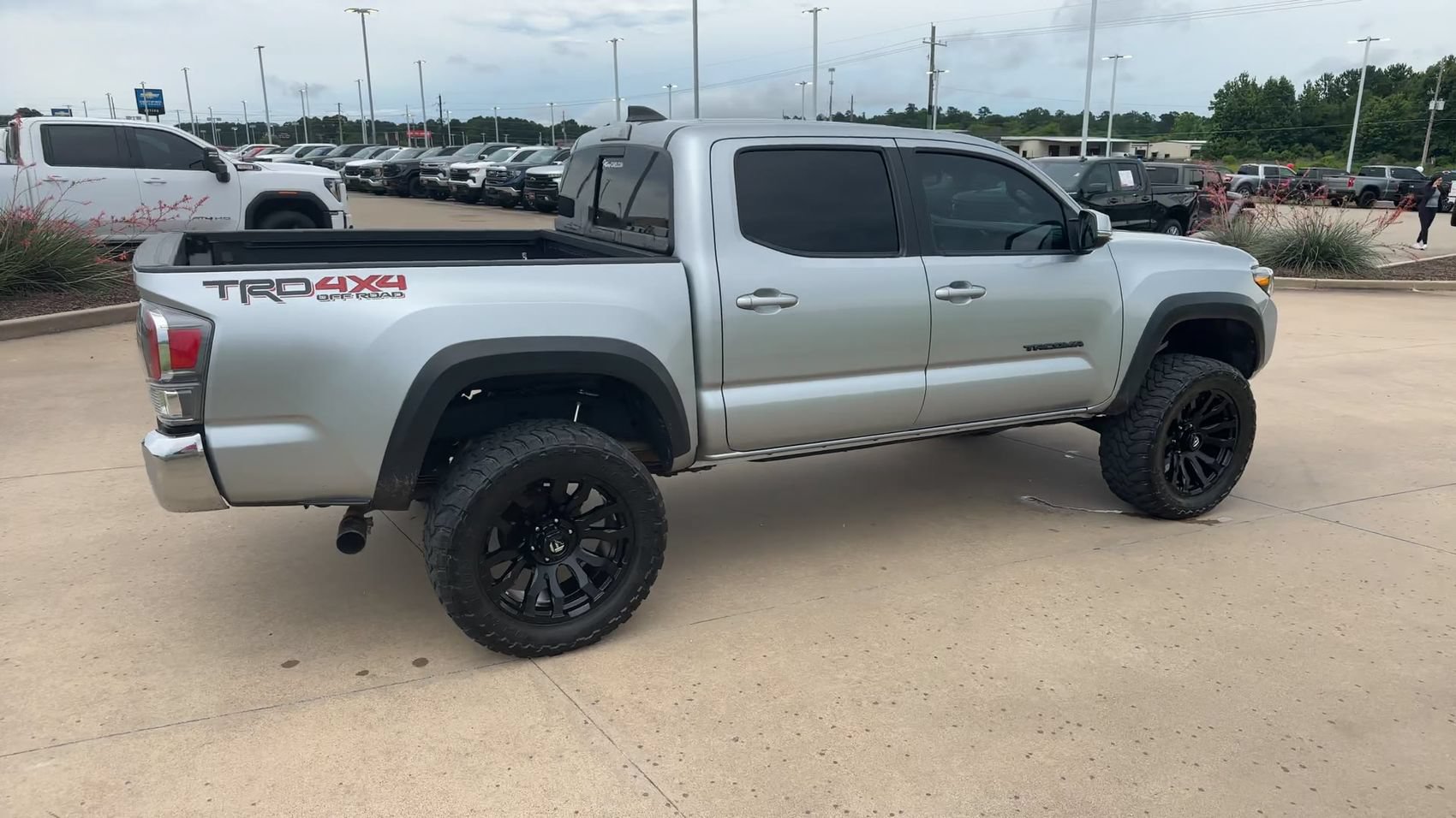 Used 2022 Toyota Tacoma TRD Off-Road AWD/4WD image 9