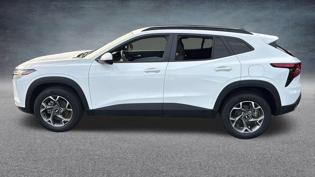 Used 2025 Chevrolet Trax LT FWD image 4