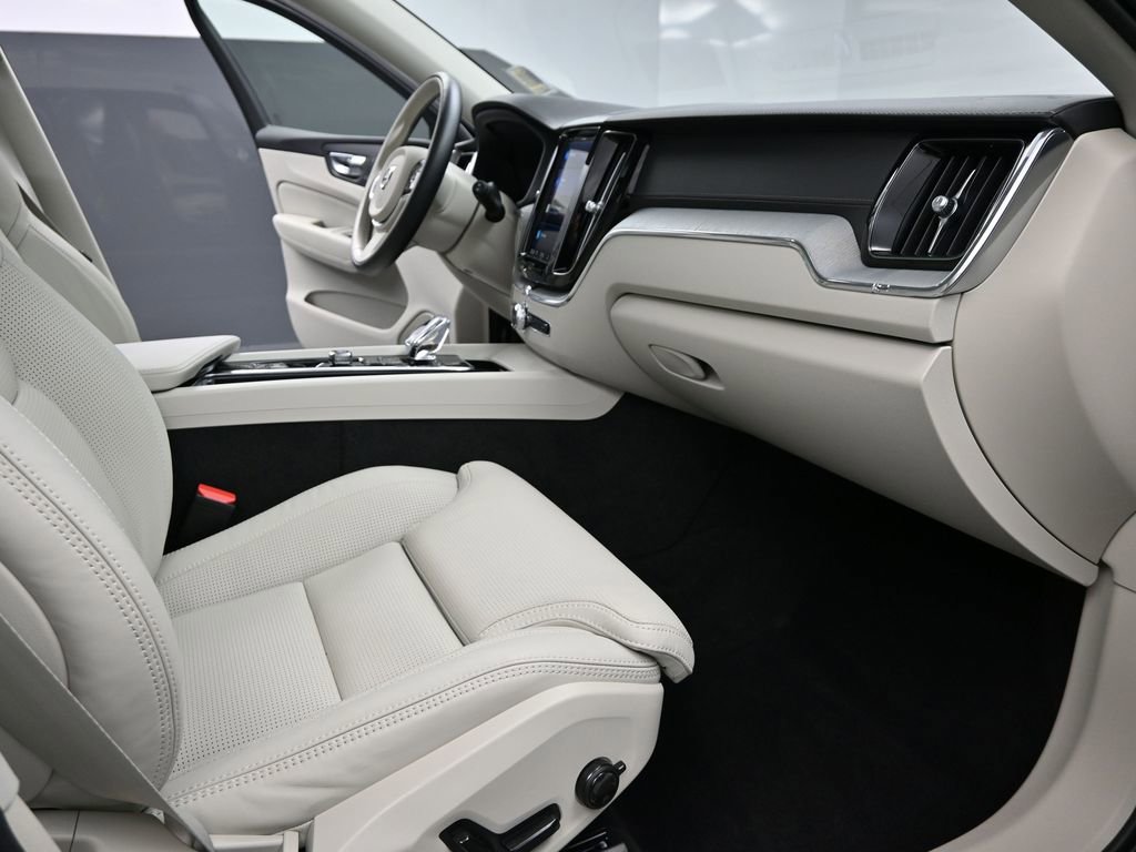 Used 2025 Volvo XC60 T8 Ultra w/ Protection Package Premier image 25